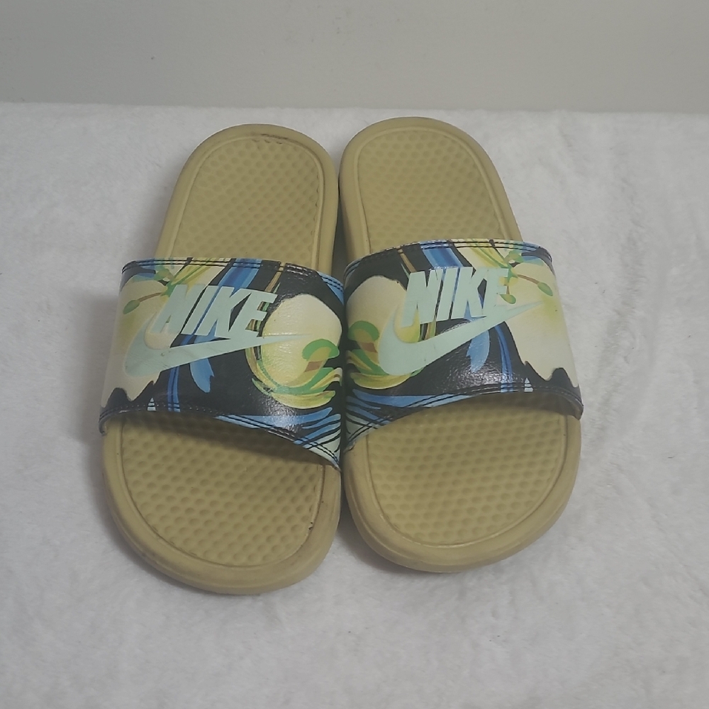 Nike Tan Slide Sandals Comfort-Focused Design